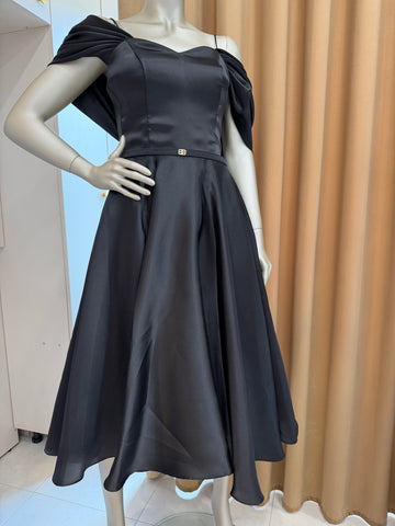 Rochie Midi Satinată cu Drapaj la Umeri